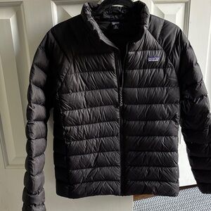 EUC Patagonia boys or girls Black Puffer Jacket size xxl
